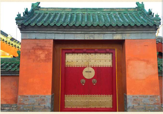 匠心独运，古韵犹存——厂家订做四合院实木仿古院门